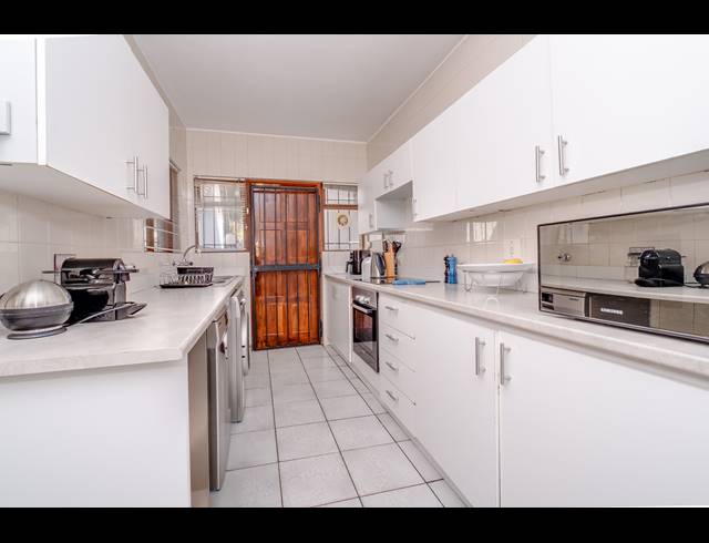3 BEDROOM SECTIONAL TITLE FOR SALE IN BRYANSTON